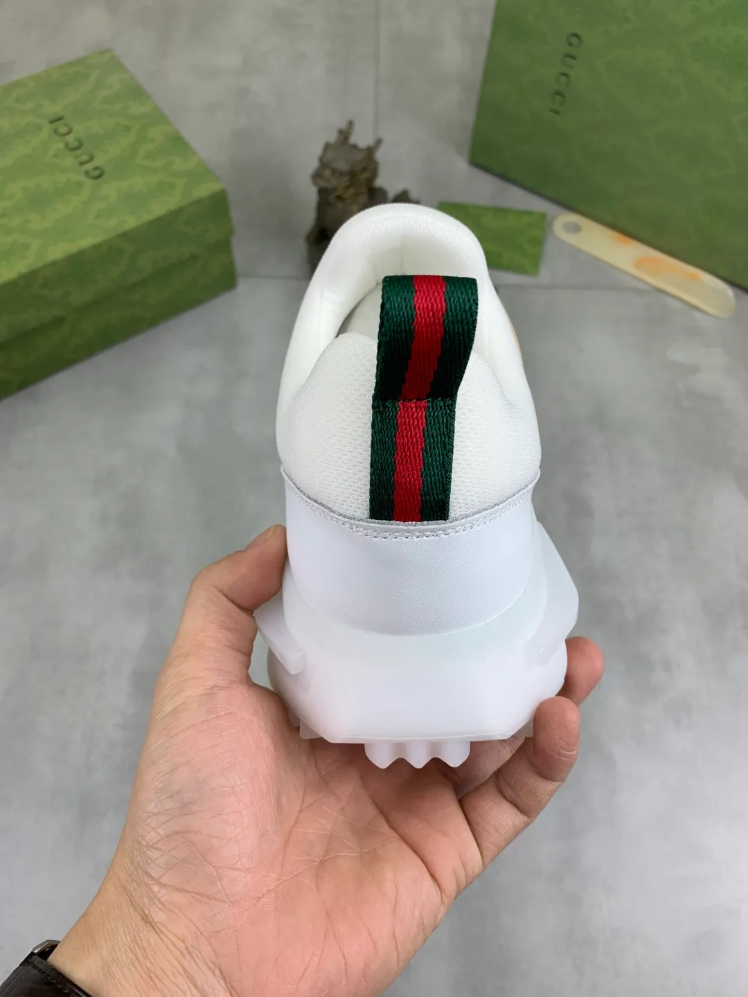 Men's shoes 💰P460💰[New style]🆘 Gucci [GUCCI] classic fashion high-top men's shoes, synchronized with counters, exquisite workmanship, exquisite color matching, the upper is made of original soft double G calfskin Gucci webbing ➕ first-layer pigskin lining ➕ pigskin feet The lasts made according to the original version are quite attractive both on the foot and in the placement. There is no need to comment on the good ones. They are absolutely versatile. Number of sizes: 38-44, 3️⃣colors🉑️ to choose from.